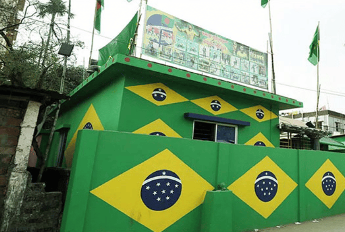Dipu said, Brazil's game is his favorite. He decorated the house with this color out of love for the team. For this he has spent about one lakh rupees. Meanwhile, the house painted in the image of the Brazilian flag is now attracting the attention of passers-by. All those who pass that way, look at the house for a while. Many are entering the house and looking around.
