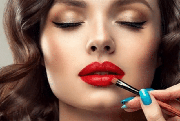 In social media, many people are quickly presenting different makeup tips, different stages of learning makeup, and even popular models or heroines.