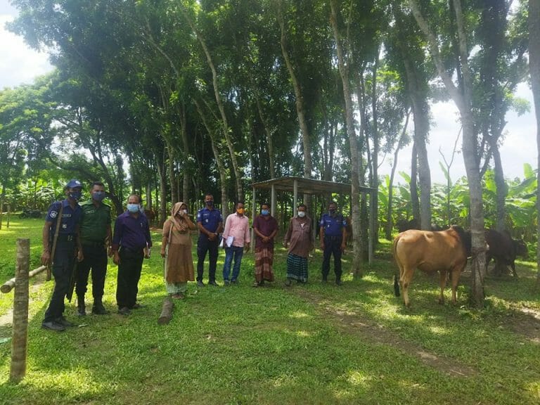 অনুমোদনহীন গরু হাট ও স্বাস্থ্য বিধি লঙ্গন করায় মোবাইল কোর্টে ১৭জনকে জরিমানা