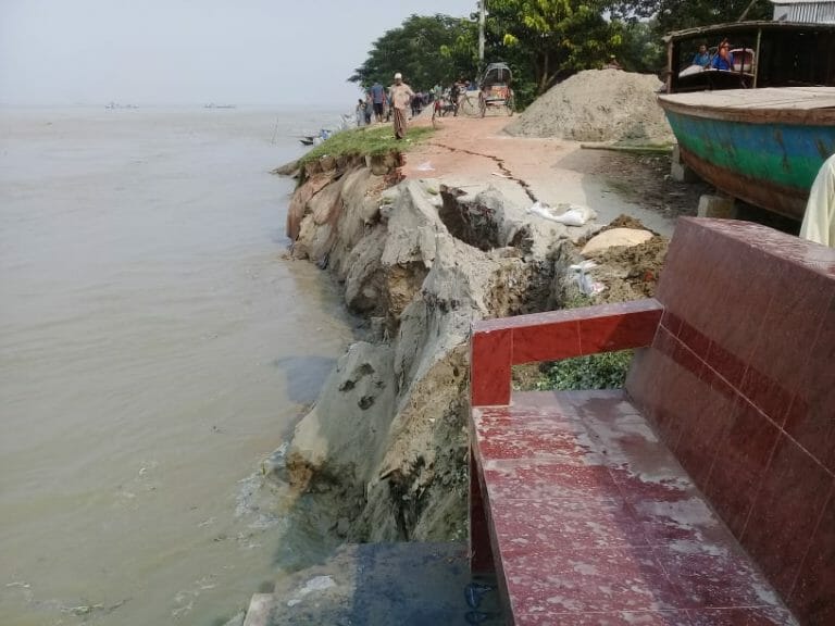 পদ্মায় ফের ভাঙ্গন –হুমকিতে রাজবাড়ী শহর রক্ষা বাঁধ