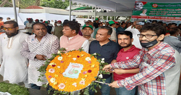 স্বাধীনতা ও জাতীয় দিবস উপলক্ষে সকাল ১০ টায় ধানমন্ডিতে বঙ্গবন্ধু শেখ মুজিবুর রহমানের প্রতিকৃতিতে পুষ্পস্তবক অর্পণ ও শ্রদ্ধাঞ্জলী শেষে এক বিবৃতিতে নেতৃবৃন্দ এ মন্তব্য করেন। এ সময় বাংলাদেশ মফস্বল সাংবাদিক ফোরামের (বিএমএসএফ) প্রতিষ্ঠাতা ও ট্রাস্টি বোর্ডের চেয়ারম্যান আহমেদ আবু জাফর, কেন্দ্রীয় সভাপতি আলহাজ্ব সোহেল আহমেদ, আইন উপদেষ্টা এড. খায়ের উদ্দিন সিকদার, যুগ্ম-সাধারণ সম্পাদক শিবলী সাদিক খান, দৈনিক রুপালী দেশ সম্পাদক বীর মুক্তিযোদ্ধা আবদুল মালেক মনি, ট্রাস্টি সদস্য রফিকুল ইসলাম মিরপুরী, কেন্দ্রীয় সদস্য শাহজালাল উজ্জ্বল, আনিস লিমন, অপরাধ জগতের খন্দকার আমিনুল রহমান প্রমুখ।