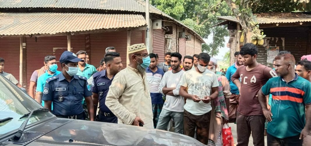 অটোবাইকের মালিক রাজবাড়ী সদর থানার বেথুলিয়া গ্রামের আবু তাহেরের ছেলে রিংকু হোসেন বলেন, বৃহস্পতিবার বিকালে পাংশা বাসষ্ট্যান্ড থেকে ৪জন লোক এসে নিজেদের পুলিশ পরিচয় দিয়ে আসামী ধরতে যাবে বলে অটোবাইকে ওঠে। কালুখালী চাঁদপুর বাসষ্ট্যান্ড এলাকা এসে আমাকে মারধোর করে ২জন অটোবাইক নিয়ে পালিয়ে যায়। এসময় স্থানীয় লোকজন ২জনকে আটক করে পুলিশে সোপর্দ করে।