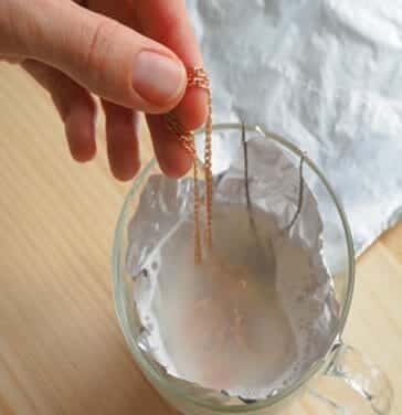 if you want, you can clean silver jewelry at home in only 4 ways. Jewelry will become shiny again in a few minutes. Find out what to do - Apply aluminum foil to a glass container. Put silver jewelry in this pot. Then mix 2 teaspoons of baking soda very well in hot water and leave it for 2 minutes. After that, if you wipe the jewelry well with a dry cloth, you will see that it has become shiny.