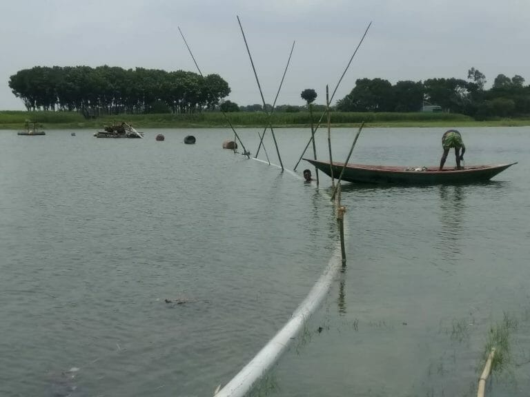 গোয়ালন্দ উপজেলা সহকারি (ভূমি) মো.আশরাফুল রহমান বলেন,মরা পদ্মার ড্রেজিংতো এটা বলতে পারেন পানি উন্নয়ন বোর্ডের এক্সেন মহাদয় ।আসলে আমি এ ব্যাপারে এখনো জেনে উঠতে পারি নাই। পানি উন্নয়ন বোর্ড এরা ভালো বলতে পারবে। পানি উন্নয়ন বোর্ডের ঊপবিভাগীয় প্রকৌশলী আরিফুর রহমান অংকুর বলেন, আমাদের কাছ থেকে কোন অনুমতি নেয়নি।জেলা প্রশাসক এর সাথে আলাপ করে মোবাইল কোর্ট করতে হবে। আমরা তো অভিযান করি না। অভিযান করে জেলা প্রশাসক । প্রশাসনিক ক্ষমতা তাদের হাতে, আমাদের হাতে প্রশাসনিক ক্ষমতা নেই।