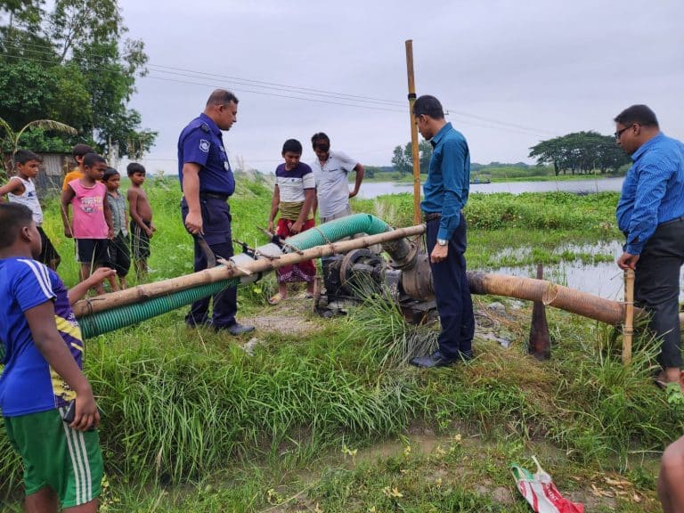 গোয়ালন্দ উপজেলা সহকারী কমিশনার (ভূমি) ও নির্বাহী ম্যাজিস্ট্রেট মো. আশরাফুর রহমান ঘটনার সত্যতা নিশ্চিত করে বলেন, বালু উত্তোলনের ফলে নদী ভাঙনসহ পরিবেশের মারাত্বক ক্ষতি হচ্ছে। বালুমহাল আইনে বালু উত্তোলনকারীদের ড্রেজারমেশিন ও পাইপ ধ্বংস করা হয়েছে। অবৈধ ড্রেজিং এর সাথে সংশ্লিষ্টদের তালিকা করা হচ্ছে। শীঘ্রই নিয়মিত মামলা দায়ের করা হবে। এ অভিযান অব্যাহত থাকবে।