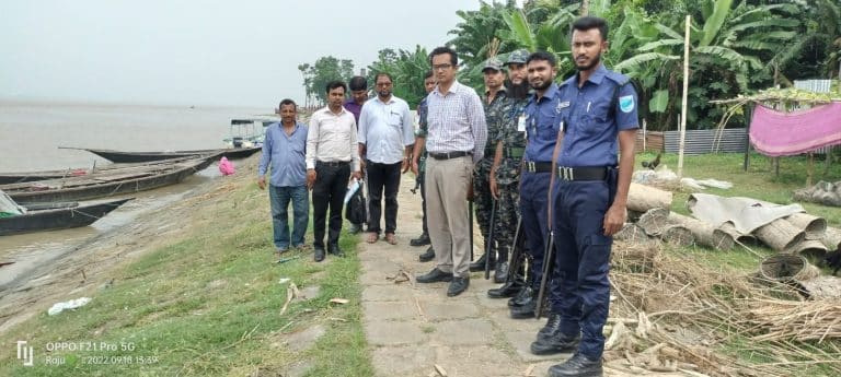 রাজবাড়ী জেলা প্রশাসনের নির্বাহী ম্যাজিস্ট্রেট শিবরাজ চৌধুরী বলেন, জেলা প্রশাসনের ইজারার বাইরে অবৈধ বালু উত্তোলন যেন না হয় সেদিকে নজর রাখা হবে ,জনস্বার্থে এ অভিযান চলমান থাকবে বলেও জানান তিনি।