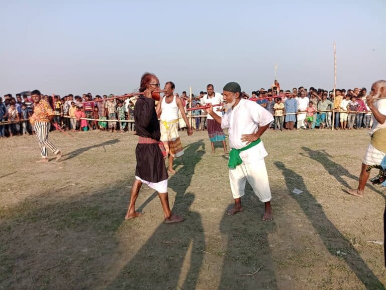 ৩০ অক্টোবর দুপুর ৩ টা দিকে দৌলতদিয়া ইউনিয়নের ১ নং ওয়ার্ড বাসীর আয়োজনে বিশাল এক ঐতিহ্যবাহী লাঠি খেলা অনুষ্ঠিত হয়েছে। সে সময় উপস্থিত ছিলেন, গোয়ালন্দ উপজেলা পরিষদের ভাইস চেয়ারম্যান মো. আসাদুজ্জামান চৌধুরী, রাজবাড়ী জেলা আওয়মী মটর চালক লীগের সভাপতি শেখ তোফাজ্জেল হোসেন তপু, উপজেলা আ.লীগের যুগ্ন সম্পাদক মোহাম্মদ আলী মোল্লা,উপজেলা যুবলীগের সভাপতি ও জেলা পরিষদের সদস্য মো.ইউনুছ আলী মোল্লা, দৌলতদিয়া ইউপি চেয়ারম্যান আ. রহমান মন্ডল, দৌলতদিয়া ইউপি আ. লীগের সভাপতি মো. মোসারফ হোসেন প্রমানিক, বাজার পরিষদের সাবেক সভাপতি মো. মোহন মন্ডল, ১ নং ওয়ার্ডের সদস্য কাশেম, ৭ নং ওয়ার্ড সদস্য গফুর খান, সংরক্ষিত মহিলা সদস্য চম্পা খাতুন প্রমুখ।