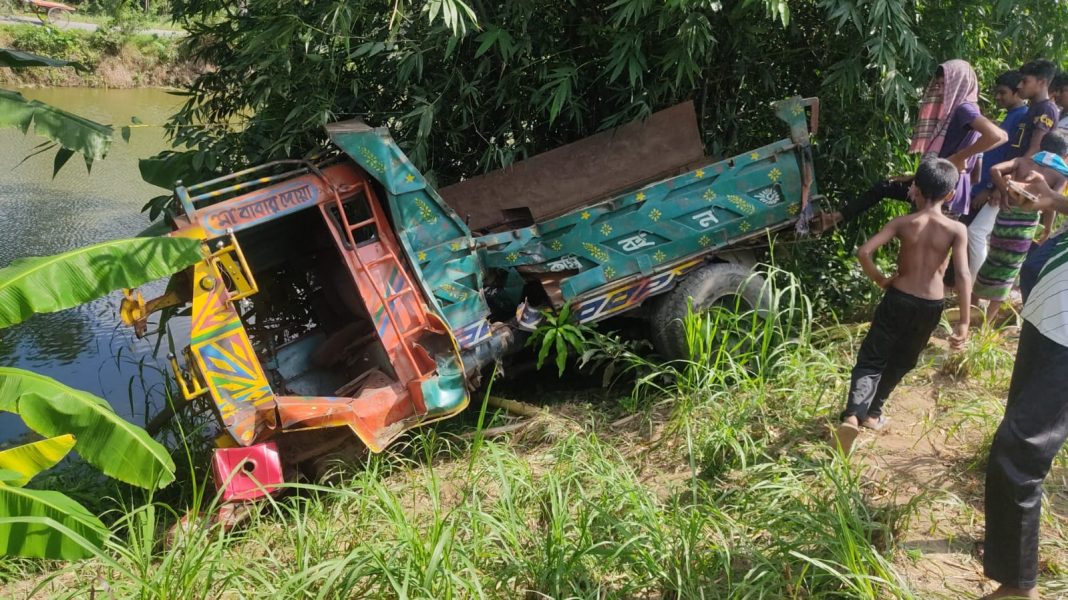 পাংশা উপজেলা স্বাস্থ্য কমপ্লেক্সের চিকিৎসক ডাঃ সোমা প্রামানিক জানান, আহতদের মধ্যে একজনের অবস্থা আশংক্ষাজনক হওয়ায় তাকে ফরিদপুর মেডিকেল কলেজ হাসপাতালে রেফার্ট করা হয়েছে। এ ঘটনায় প্রায় ১ ঘন্টা ট্রেন চলাচল বন্ধ ছিলো।