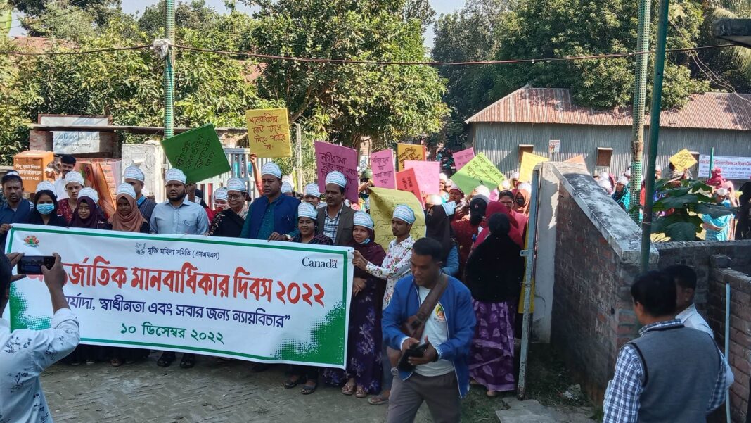 আলোচনা সভায় মুক্তি মহিলা সমিতির নির্বাহী পরিচালক মর্জিনা বেগমের সভাপতিত্বে উপস্থিত ছিলেন- দৌলতদিয়া ইউনিয়ন পরিষদের চেয়ারম্যান আঃ রহমান মন্ডল, দৌলতদিয়া মডেল হাই স্কুলের প্রধান শিক্ষক শহীদুল ইসলাম, প্রোগ্রাম ডিরেক্টর আতাউর রহমান মন্জু, মুক্তি মহিলা সমিতির এম এম এস প্রোগ্রাম কোঅর্ডিনেটর আখি আক্তার গোয়ালন্দ প্রেসক্লাবের সভাপতি রাশেদ রায়হান, সাধারণ সম্পাদক শফিক শামীমসহ গণ মাধ্যম কর্মিরা। উক্ত সভায় সভাপতিত্ব করেন মর্জিনা বেগম, পরিচালক এমএমএস।