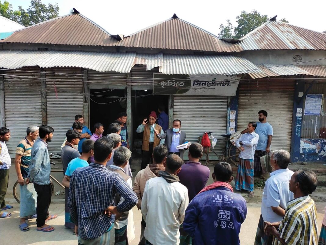 ভোক্তা সংরক্ষন অধিদফতরের এর বিজ্ঞপ্তিতে জানানো হয়, ১৯ ডিসেম্বর ২০২২ তারিখ বাণিজ্য মন্ত্রণালয়ের সার্বিক তত্ত্বাবধানে ও জাতীয় ভোক্তা-অধিকার সংরক্ষণ অধিদপ্তরের মহাপরিচালক মহোদয় কর্তৃক অর্পিত ক্ষমতাবলে এবং জেলা প্রশাসক, রাজবাড়ী মহোদয়ের সার্বিক নির্দেশনায় রাজবাড়ী জেলা কার্যালয় কর্তৃক রাজবাড়ী জেলার বালিয়াকান্দি উপজেলার বিভিন্ন বাজারে তদারকি কার্যক্রম পরিচালনা করা হয়। তদারকি কার্যক্রম পরিচালনাকালে বালিয়াকান্দি উপজেলার বাসস্ট্যান্ড বাজার ও আড়কান্দি বাজার এলাকায় বিভিন্ন পণ্যের পাইকারী ও খুচরা প্রতিষ্ঠানে তদারকি কার্যক্রম পরিচালনা করা হয়।