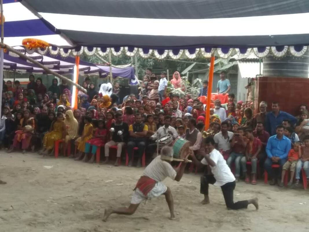 রাজবাড়ীর গোয়ালন্দ উপজেলার দৌলতদিয়া ৪ নং ওয়ার্ড ক্যানালঘাট নুরু মন্ডল পাড়া বড় সিংগা সরকারি প্রথমিক বিদ্যালয়ের মাঠ চত্তরে