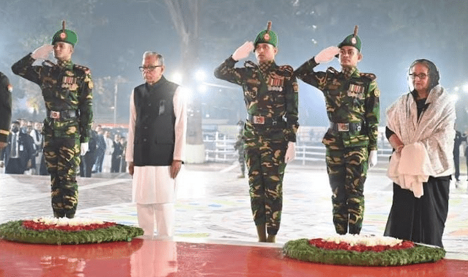 রাষ্ট্রপতি এম. আবদুল হামিদ ও প্রধানমন্ত্রী শেখ হাসিনা মহান শহীদ দিবস ও আন্তর্জাতিক মাতৃভাষা দিবস উপলক্ষে ঐতিহাসিক ভাষা আন্দোলনের বীর শহীদদের প্রতি গভীর শ্রদ্ধা নিবেদন করেন।