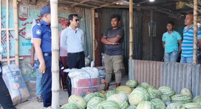 রাজবাড়ীর পাংশায় কেজিতে তরমুজ বিক্রি করা যাবে না, রমজান মাসে সকলেই সহনশীল হবেন, ক্রেতাদের ঠকানো যাবে না।