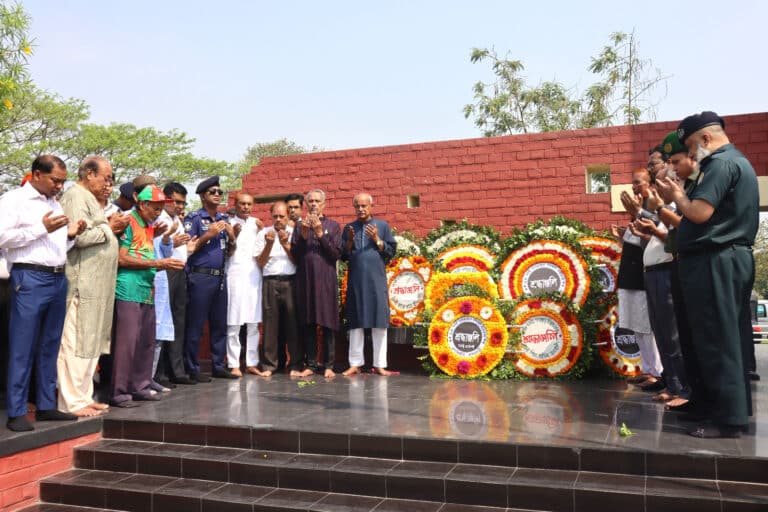 রাজবাড়ীতে জেলা প্রশাসনের আয়োজনে ২৫শে মার্চ গণহত্যা দিবস পালন করা হয়েছে। এ উপলক্ষ্যে সকালে রাজবাড়ীর লোকোশেড