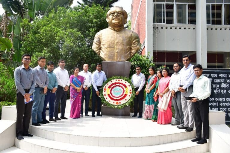 ১৭ এপ্রিল ২০২৪ ঐতিহাসিক মুজিবনগর দিবস উপলক্ষ্যে রাজবাড়ী জেলা প্রশাসকের কার্যালয় সম্মুখস্থ বঙ্গবন্ধু চত্বরে পুষ্পস্তবক অর্পণ করা হয়। পরে