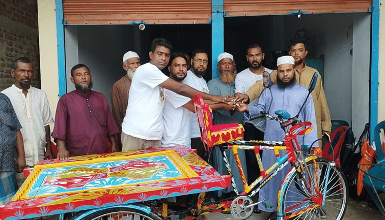 রাজবাড়ীর বালিয়াকান্দিতে প্রান্তিক জনকল্যাণ সংস্থার উদ্যোগে এক হতদরিদ্রকে ৬০ হাজার টাকা মূল্যোর একটি অটো ভ্যান প্রদান করা হয়েছে।