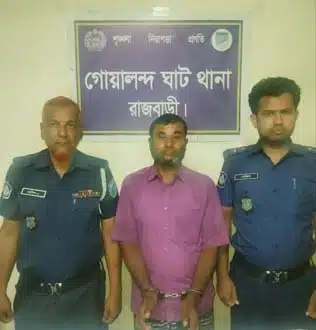 রাজবাড়ীর গোয়ালন্দে প্রবাসী আল আমিন (২৩) হত্যাকাণ্ডের মামলার এজাহারভুক্ত ২ নম্বর আসামি মেগা সরদার (৪৭) কে গ্রেফতার করেছে গোয়ালন্দ থানা পুলিশ। রবিবার তাকে আদালতে পাঠানো হয় এবং ৭ দিনের রিমান্ড