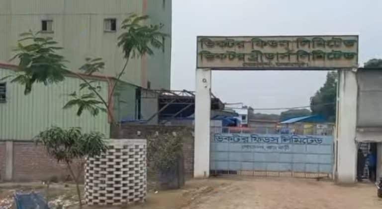 এমন উচ্চ শব্দে দিনরাত মেশিন চলে আমরা দিনের বেলায় কাছের কাউকে ডাকতে হলে অনেক জোরে ডাকতে হয়,নইলে কেউ কানে শোনেনা । তিনি আরোও বলেন, আলামিন নামে এখানের বাসিন্দা স্ত্রী সন্তান নিয়ে অন্য যায়গায় বাসা ভাড়া থাকেন। আবার