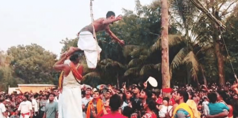 শত শত বছরের ঐতিহ্যবাহী এই মেলার প্রধান আকর্ষণ হলো চরক ঘুরিয়ে পিঠে চরকা বেঁধে ঘোরানো। স্থানীয়দের পাশাপাশি রাজবাড়ী ও আশেপাশের