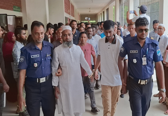 মঙ্গলবার (১৫ এপ্রিল) দুপুরে রাজবাড়ী সদর আমলি আদালতের জুডিশিয়াল ম্যাজিস্ট্রেট মো. তামজিদ আহম্মেদ আসামীদের কারাগারে পাঠানোর নির্দেশ দেন ।