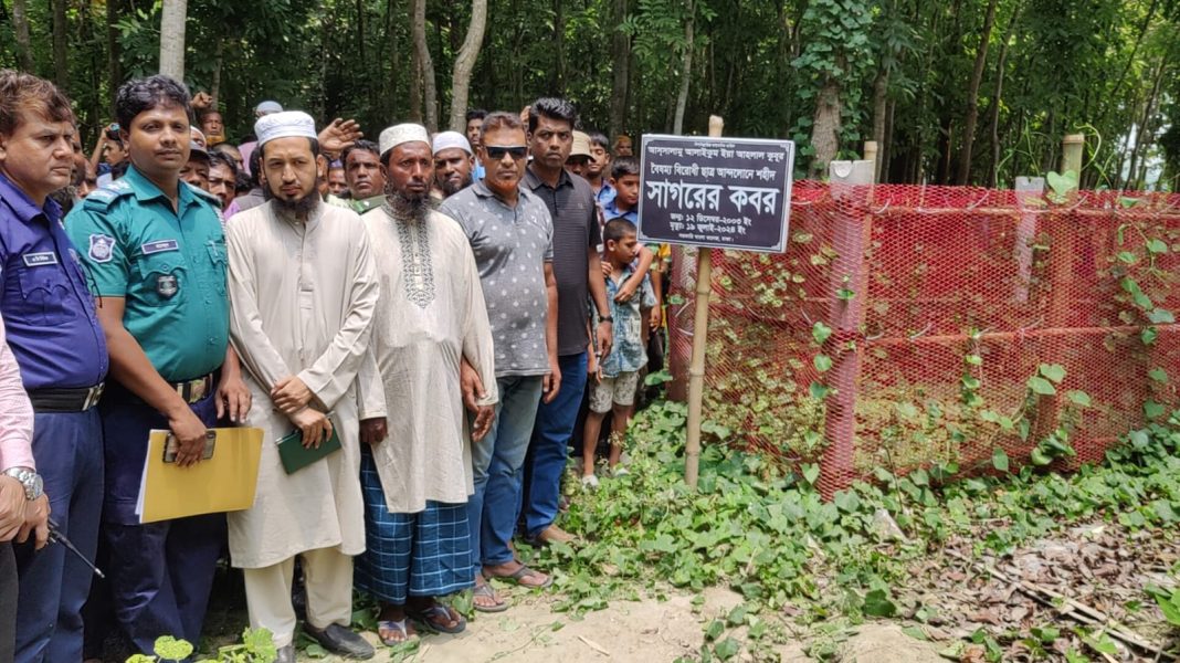 বৈষম্যবিরোধী ছাত্র আন্দোলন চলাকালে গুলিতে নিহত রাজবাড়ীর বালিয়াকান্দির সাগর আহমেদের (২১) মরদেহ উত্তোলনে সম্মতি দেননি তার পরিবারের সদস্যরা। পরে পরিবারের আপত্তির মুখে লাশ উত্তোলন না করেই ফিরে যান নির্বাহী ম্যাজিস্ট্রেটের নেতৃত্বে পুলিশ সদস্যরা।