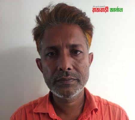 রাজবাড়ীতে বৈষম্যবিরোধী শিক্ষার্থীদের ওপর হামলা মামলায় সদর উপজেলার পাচুরিয়া ইউনিয়ন স্বেচ্ছাসেবক লীগের সভাপতি মহাব্বত মল্লিক (৪৯) কে গ্রেফতার করেছে রাজবাড়ী সদর থানা পুলিশ। গ্রেফতার মহাব্বত