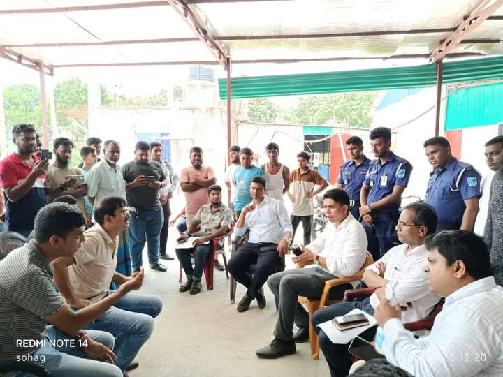 বুধবার(১৪মে) দুপুরে রাজবাড়ী জেলা প্রশাসন ও গোয়ালন্দ উপজেলা প্রশাসন যৌথভাবে এই অভিযান পরিচালনা করে। অভিযানের নেতৃত্ব দেন রাজবাড়ী জেলা প্রশাসকের কার্যালয়ের সহকারী কমিশনার ও নির্বাহী ম্যাজিষ্ট্রেট নাহিদ আহমেদ।