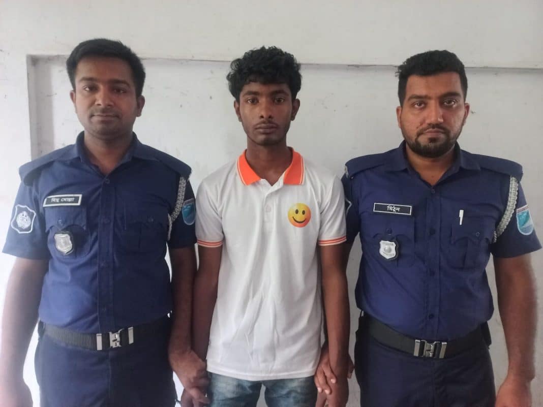 রাজবাড়ী সদর উপজেলার বসন্তপুরের রাজাপুরের ভ্যান চালক রুপল হত্যার মামলার আসামী শিুশু আসামী মোঃ আবির হোসেন ওরফে অন্তর বিশ্বাসকে ফরিদপুর জেলার বোয়ালমারী থানা এলাকায় বোয়ালমারী থানা পুলিশের সহাতায় আটক করা হয়েছে ।