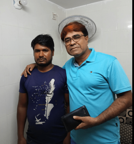 বিরামহীন বৃষ্টি,গতকাল সেই বৃষ্টিতেই আমার হারিয়ে যাওয়া ওয়ালেট এবং প্রয়োজনীয় কাগজপত্র দিতে আসবে এই বিশাল মনের অধিকারী দরিদ্র রিক্সাচালক তোরাপ ভাই।