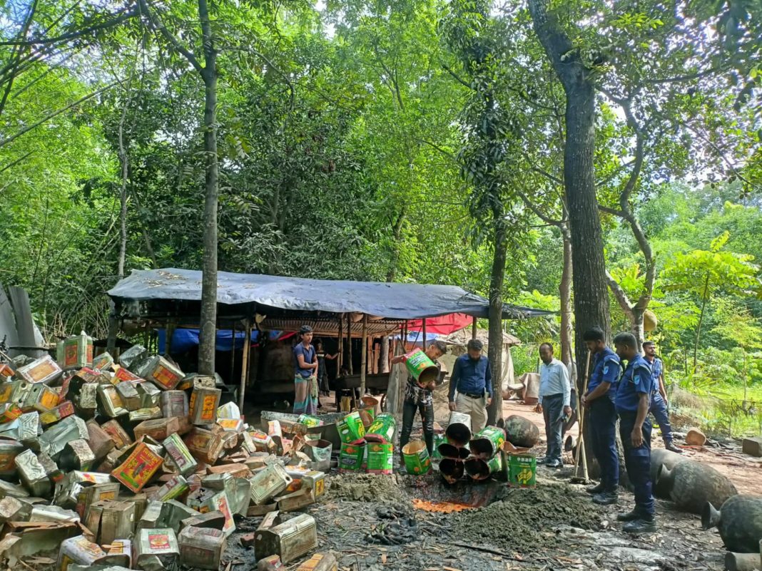 রাজবাড়ীর পাংশা উপজেলায় হাবাসপুরের সুরুজ দোজালী গুড় কারখানায় অভিযান চালিয়ে নগদ এক লক্ষ টাকা জরিমানা করেছে ভোক্তা অধিকার সংরক্ষণ অধিদফতর ।