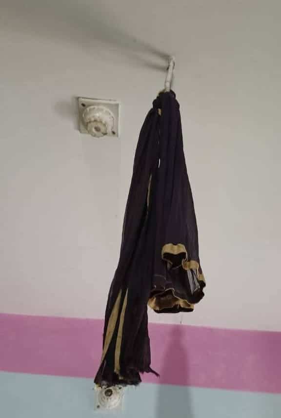 রাজবাড়ীর পাংশা উপজেলার মৈশালা (পালপাড়া) গ্রামে ঘরের সিলিংয়ের হুকের সাথে ওড়না পেঁচিয়ে দীপা রানী পাল (২২) নামের এক গৃহবধূ আত্মহত্যা করেছেন।