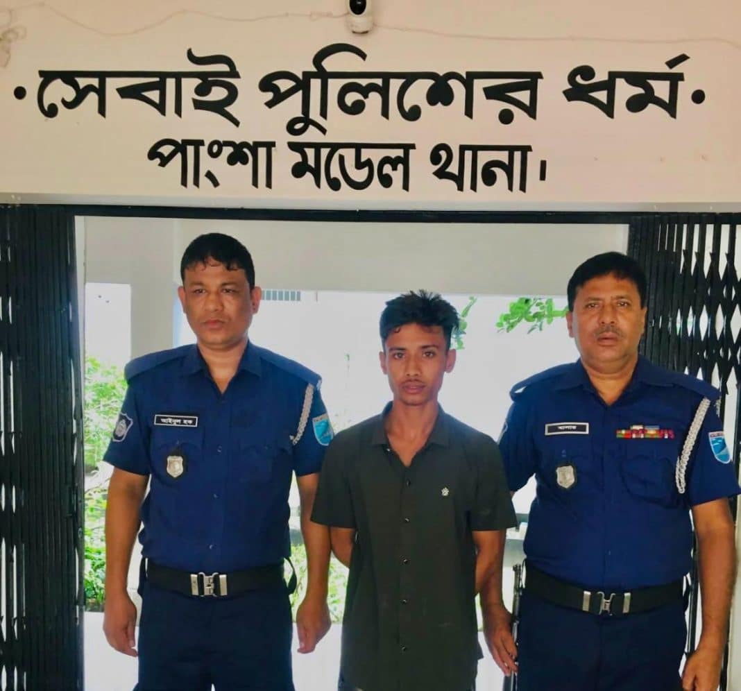 রাজবাড়ীর পাংশায় প্রাইভেট থেকে বাড়ি ফেরার পথে ২ শিক্ষার্থীকে ধর্ষণের অভিযোগে দায়ের করা মামলায় শিহাব মন্ডল নামে এক কিশোরকে গ্রেপ্তার করেছে পুলিশ। এর আগে