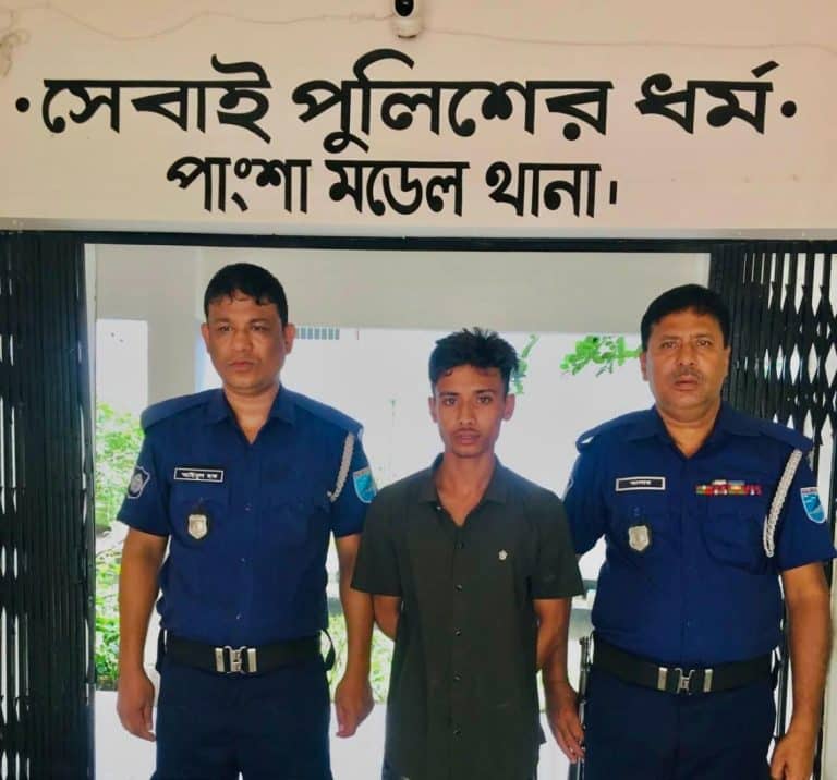 রাজবাড়ীর পাংশায় প্রাইভেট থেকে বাড়ি ফেরার পথে ২ শিক্ষার্থীকে ধর্ষণের অভিযোগে দায়ের করা মামলায় শিহাব মন্ডল নামে এক কিশোরকে গ্রেপ্তার করেছে পুলিশ। এর আগে