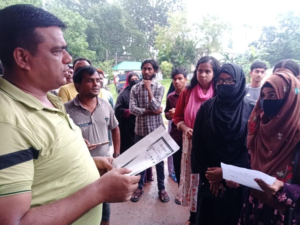 প্রলোভন দেখিয়ে ফ্রি লান্সিং প্রশিক্ষনের নামে মোটা অংকের অর্থ হাতিয়ে নেওয়ার অভিযোগ সাকসেস ফ্রিলান্সিং আইটি বিডি নামে এক প্রতিষ্ঠানের বিরুদ্ধে , শুধু তাই নয় প্রতিষ্ঠান্ টির পরিচালকের বিরুদ্ধে রয়েছে একের পর এক নারী কেলেঙ্কারির