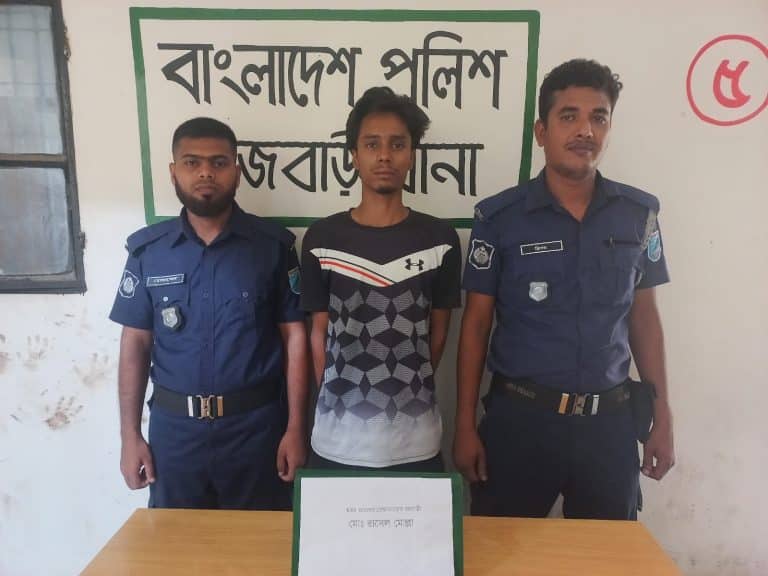 রাজবাড়ী সদর উপজেলার বসন্তপুর ইউনিয়নের রাজাপুর এলাকার চাঞ্চল্যকর ভ্যানচালক শাহিন শেখ (২৭) ওরফে রুপল শেখ কে পিটিয়ে হত্যার ঘটনা সাথে সরাসরি জড়িত এক আসামিকে ঢাকার আশুলিয়া এলাকা থেকে