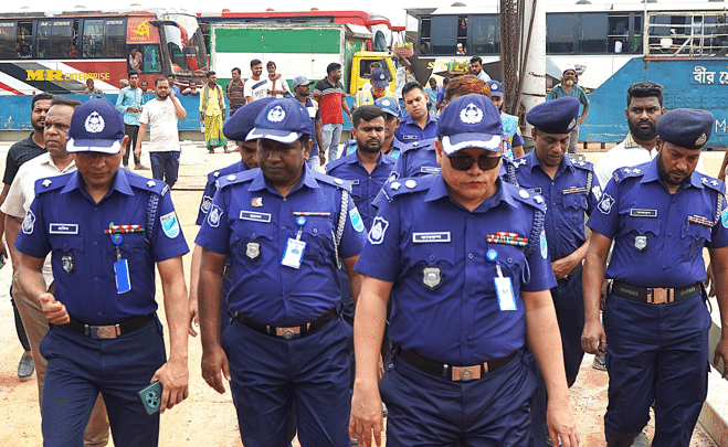 এ সময় পুলিশ সুপার সংশ্লিষ্ট সকলের সাথে আলোচনা করে বলেন যাত্রীদের স্বস্তিদায়ক ঈদ যাত্রা নিশ্চিত করা এটি আমাদের দায়িত্ব। কোন প্রকার হয়রানি ও ঈদ উপলক্ষে নির্দিষ্ট ভাড়ার অতিরিক্ত ভাড়া আদায় করা হলে জেলা পুলিশ রাজবাড়ীকে অবহিত করুন।