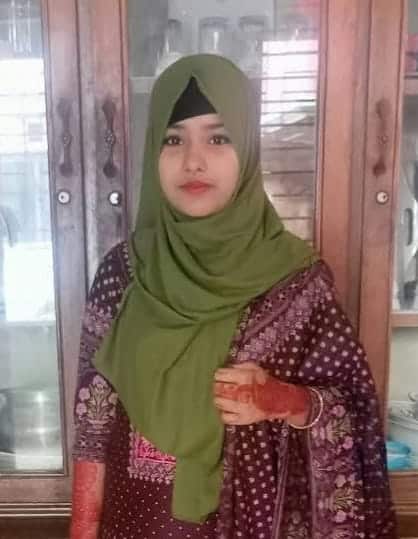 ঈদের ছুটিতে ঢাকা থেকে মায়ে'র সাথে নানা বাড়ীতে বেড়াতে আসার সময় দৌলতদিয়া ফেরিঘাট এলাকা থেকে নিখোঁজ হয় মাদ্রাসা শিক্ষার্থী সোহানা (১৩) । নিখোঁজ সোহানা রাজবাড়ী সদর
