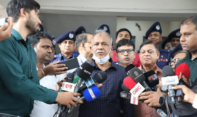 রাজধানীর মিটফোর্ড হাসপাতালের সামনে ভাঙারি ব্যবসায়ী সোহাগ (৩৯) হত্যাকাণ্ডে জড়িত সবাইকে আইনের আওতায় আনা হবে বলে জানিয়েছেন স্বরাষ্ট্র উপদেষ্টা লেফটেন্যান্ট জেনারেল (অব.) মো. জাহাঙ্গীর আলম চৌধুরী।