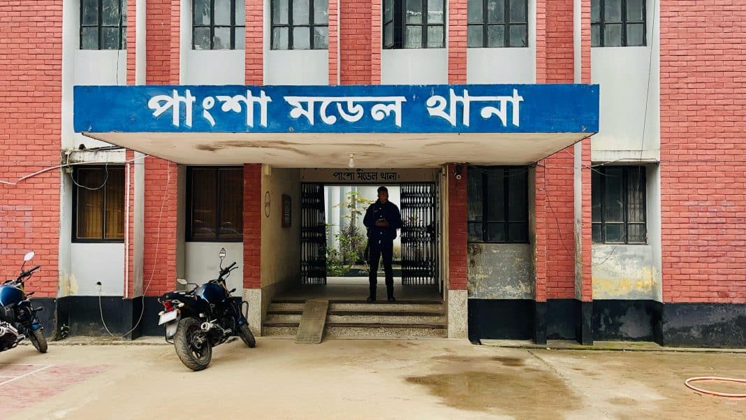 রাজবাড়ীর পাংশায় সুমি খাতুন (২২) নামে এক গৃহবধুর মৃত্যুর ঘটনা ঘটেছে। বুধবার (১৬ জুলাই) রাত সাড়ে ৯ টা থেকে সাড়ে ১১ এর কোনো এক সময়