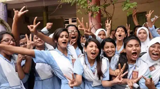 রাজবাড়ী জেলায় ৫টি উপজেলার মোট ১৪হাজার ২৫ জন শিক্ষার্থী অংশ নেয় । এর মধ্যে পাশ করেছে ৮হাজার ১৯ জন । এদের মধ্যে ফেল করেছে ৬হাজার ৬ জন। জিপিএ-৫ পায় মোট ৫২৫ জন ।