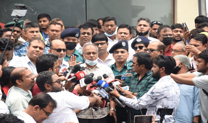 যরত শাহজালাল আন্তর্জাতিক বিমানবন্দরের রপ্তানি কার্গো ভিলেজ ও সেখানে অবস্থিত বাংলাদেশ কৃষি উন্নয়ন কর্পোরেশনের হিমাগার পরিদর্শন শেষে সাংবাদিকদের এ কথা জানান।