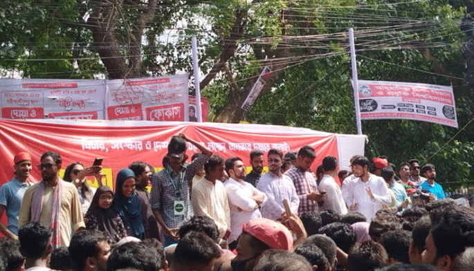 জাতীয় নাগরিক পার্টি (এনসিপি) এর আহ্বায়ক নাহিদ ইসলাম বলেছেন, চাঁপাইনবাবগঞ্জ দীর্ঘদিন ধরে আঞ্চলিক বৈষম্যের শিকার। শিক্ষা ও চিকিৎসায় বৈষম্যের শিকার। আমরা এমন বাংলাদেশের স্বপ্ন দেখি, যে বাংলাদেশে কোন