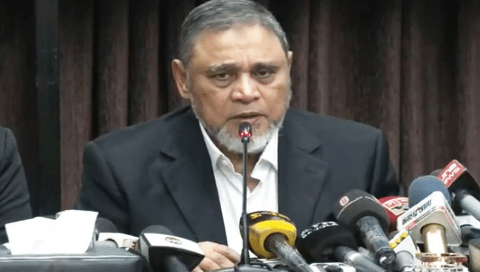 গত তিনটি নির্বাচনকে যারা সার্টিফিকেট দিয়েছে সেসব পক্ষপাত দুষ্ট বিদেশি পর্যবেক্ষকদের অনুমোদন দেওয়া হবে না বলে সাফ জানিয়ে দিয়েছেন প্রধান নির্বাচন কমিশনার (সিইসি) এ এম এম নাসির উদ্দিন।